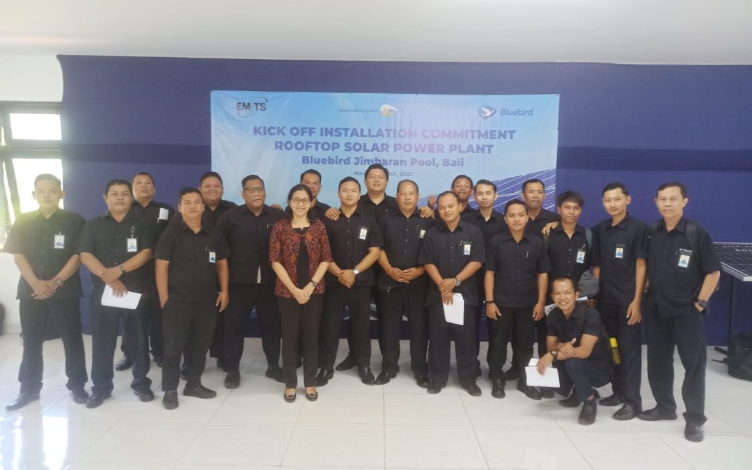 Unit Pelayanan Bahasa Poltekpar Bali Tingkatkan Kemampuan Bahasa Inggris melalui PKM bagi Pengemudi Bluebird Bali