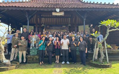 Prodi Tata Hidang Poltekpar Bali Dorong Pelatihan Pelayanan Prima  Guna Meningkatkan Kemampuan Masyarakat dalam Penyajian Minuman di Desa Batuan