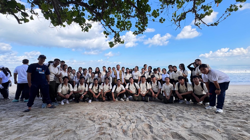 Poltekpar Bali Dukung Aksi Bersih Sampah sebagai Wujud Komitmen Pariwisata Berkelanjutan